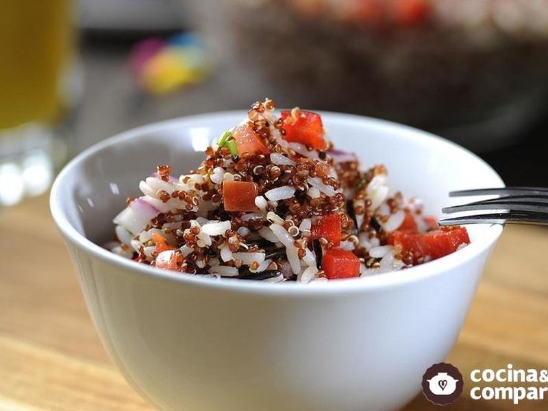 una rica ensalada de quinoa que debes preparar