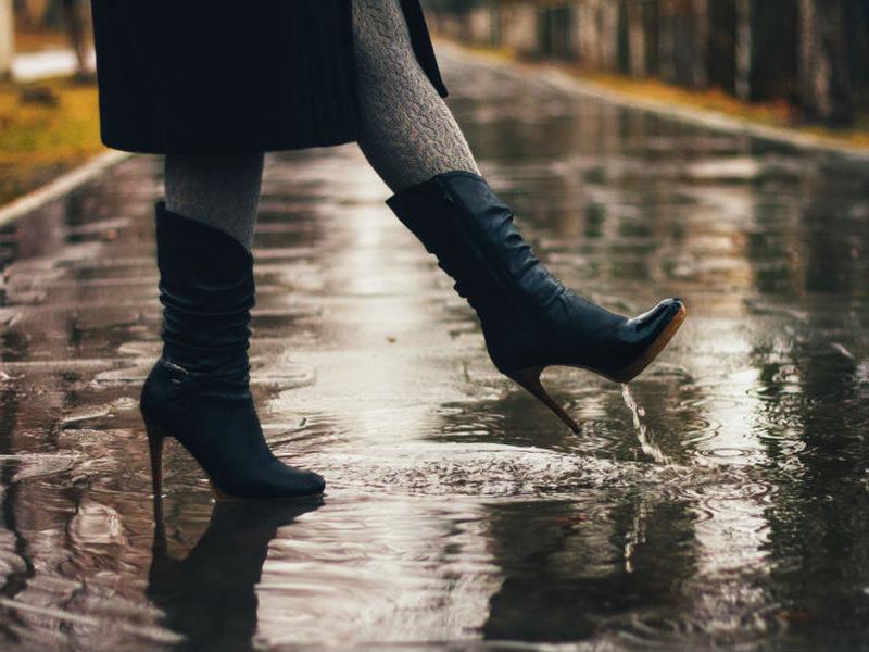 Elimina el olor a humedad de tus pies en temporada de lluvias por menos de 20 pesos / Foto: iStock