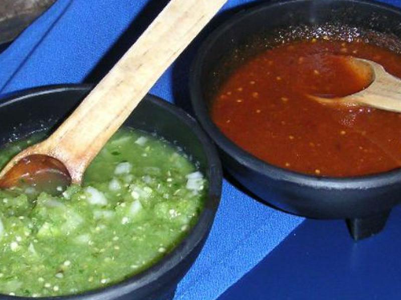 Salsa verde y salsa roja