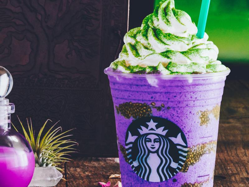 La bebida de Starbucks inspirada en Halloween hará  que sientas que una bruja la preparó