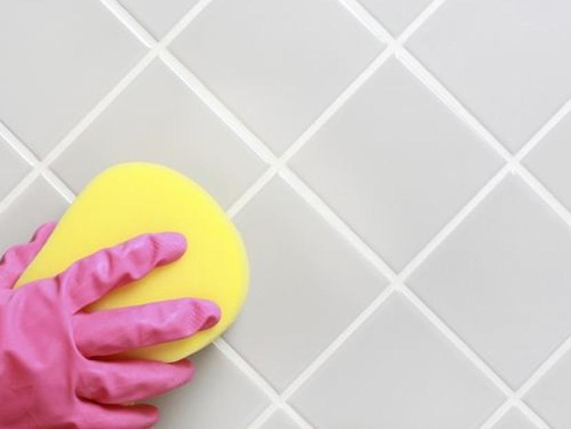 Cómo limpiar los azulejos del baño