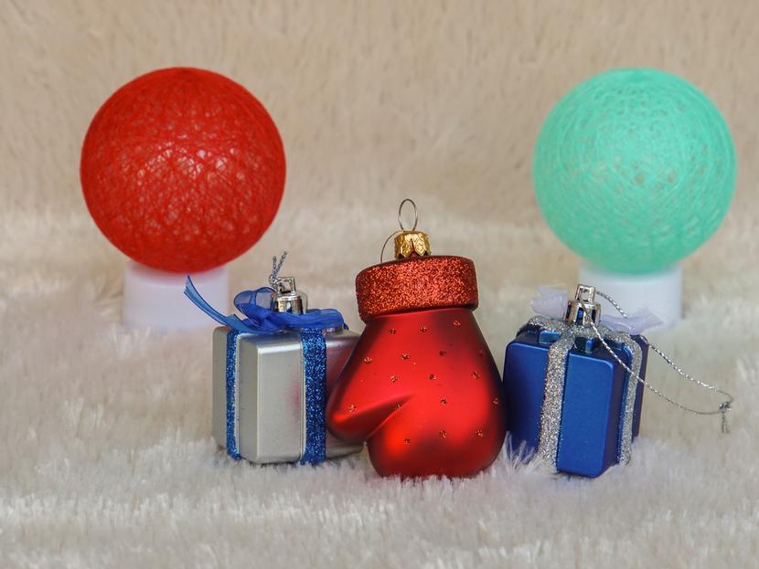 Cómo hacer esferas navideñas con estambre