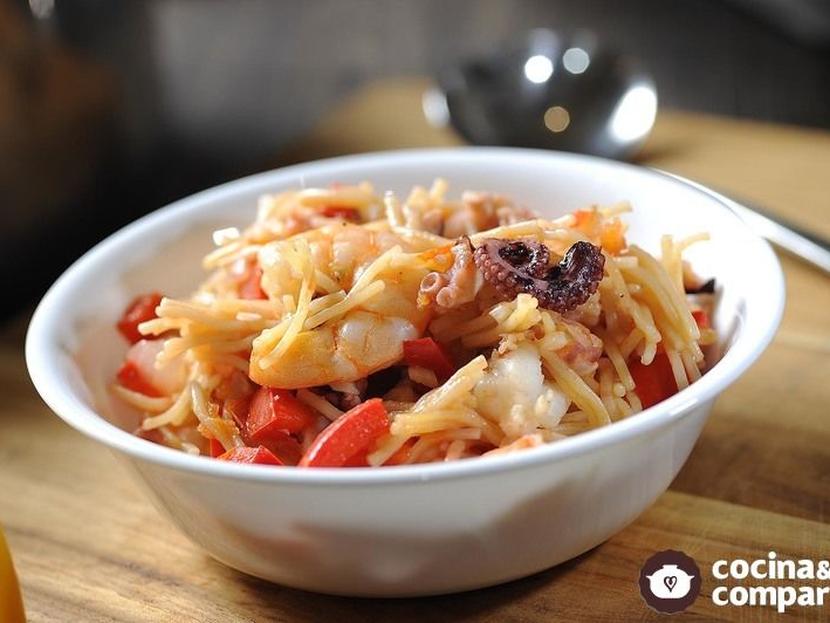 Una deliciosa y diferente manera de cocinar fideos con pulpo y camarones