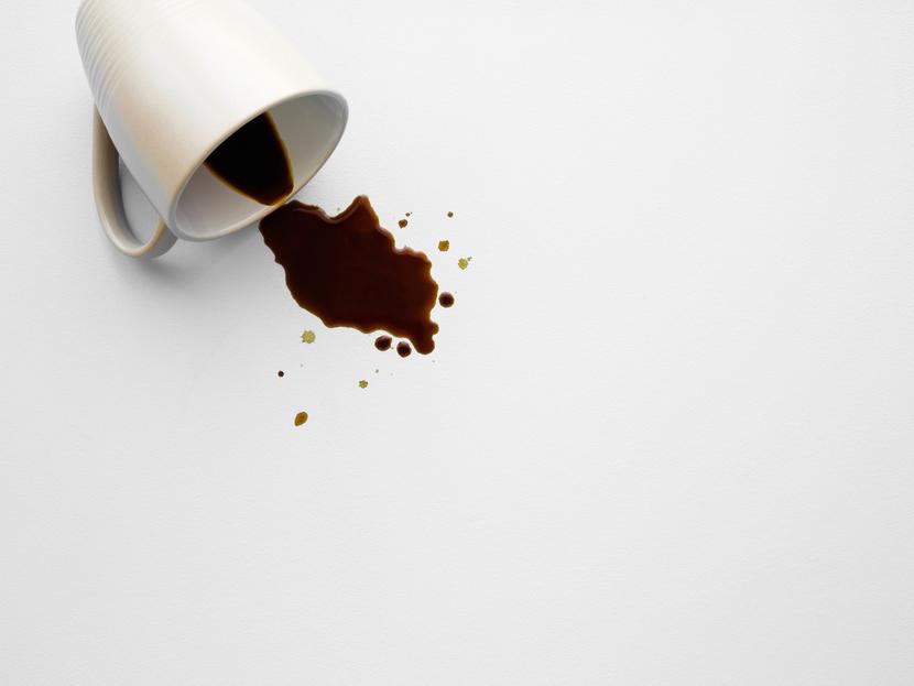 ¿Cómo quito manchas de café? Foto: *iStock