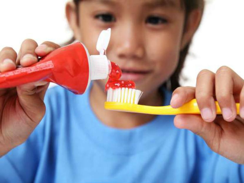 Esta es la razón por la que debes vigilar a tus hijos de que no coman pasta de dientes