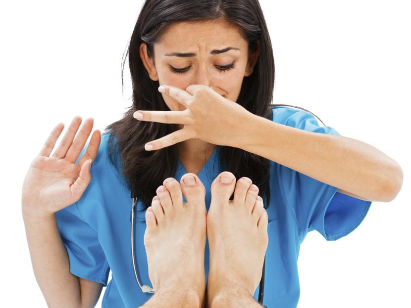 Elimina el mal olor de los pies con remedios caseros