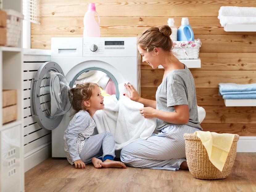 Qué tareas del hogar debe realizar un niño de acuerdo a su edad Foto: *iStock