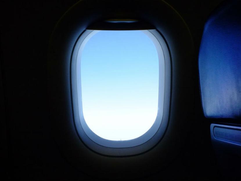 El curioso motivo por el que te piden que subas la ventanilla en los aviones. Foto: Pixabay
