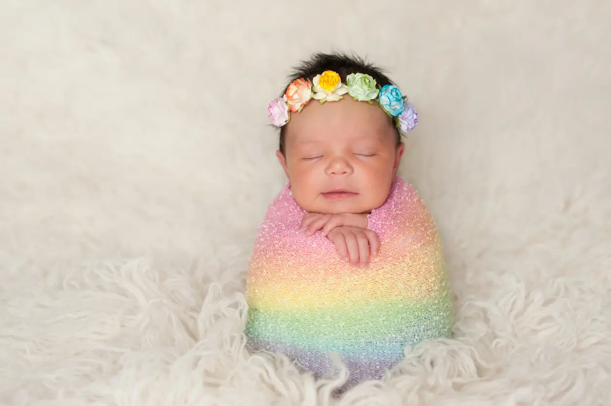Un bebé arcoíris es luz