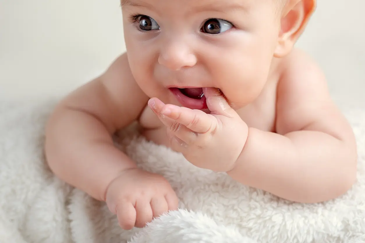 Higiene bucal de los bebés sin dientes
