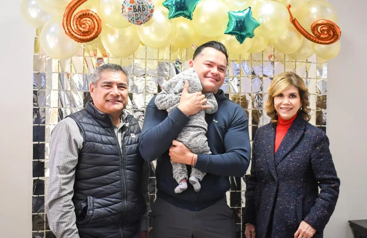 El primer papá soltero que adopta en México