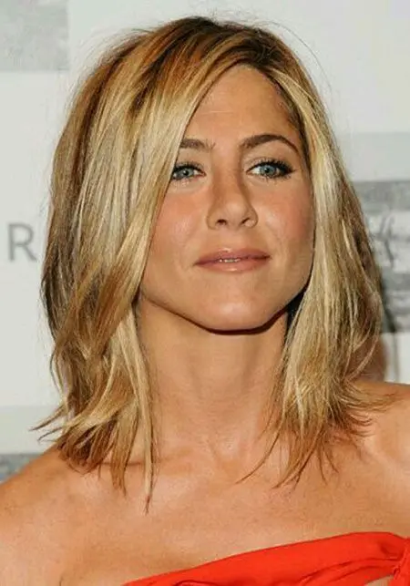 Jennifer Aniston popularizó el corte en capas media con el Rachel
