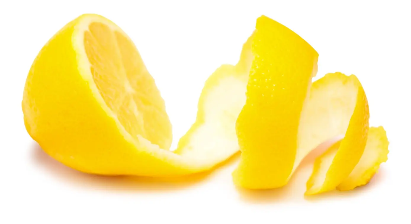 El limón es muy eficiente para quitar los malos olores en los pies Foto: iStock