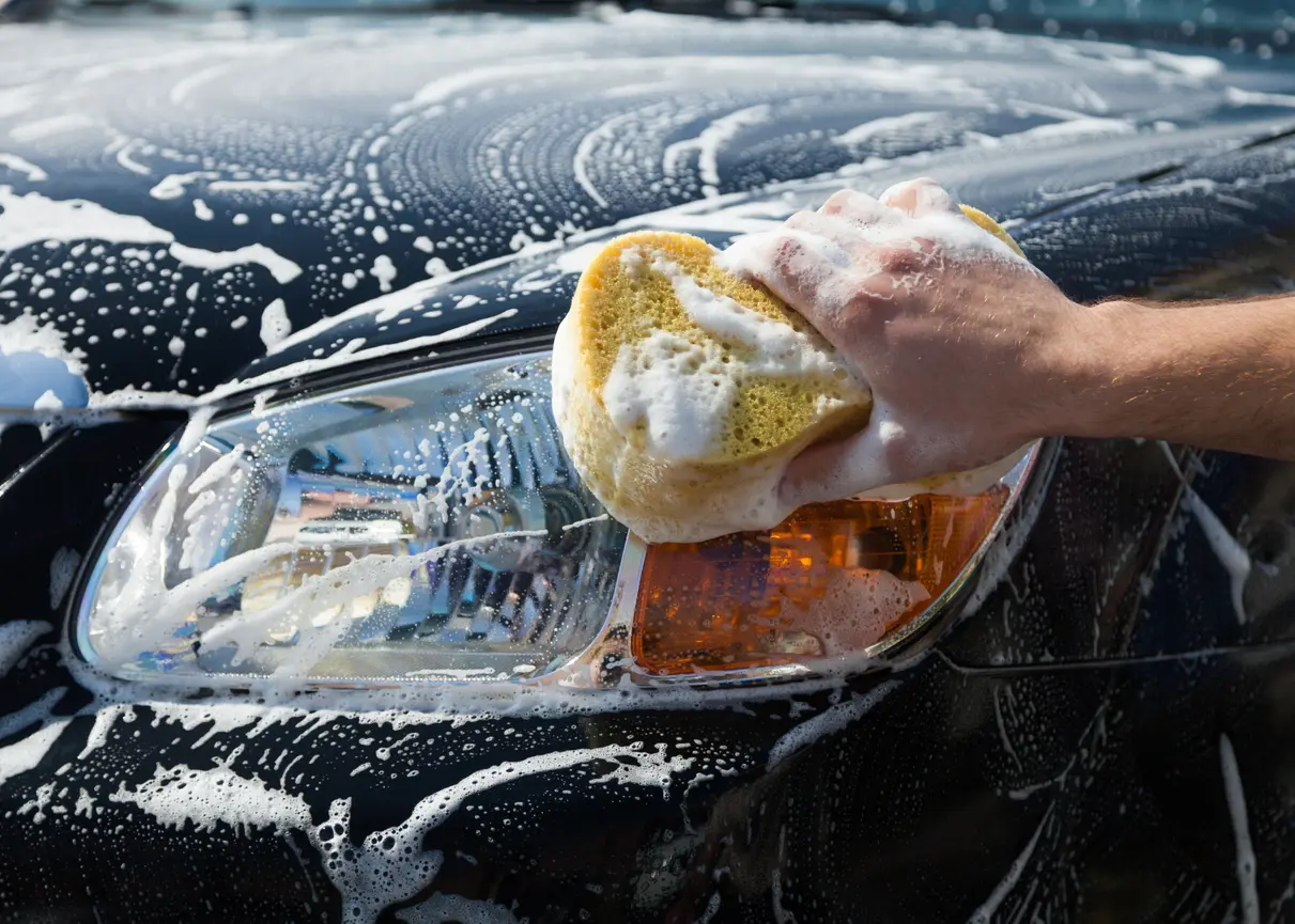 Lava tu auto con poca agua