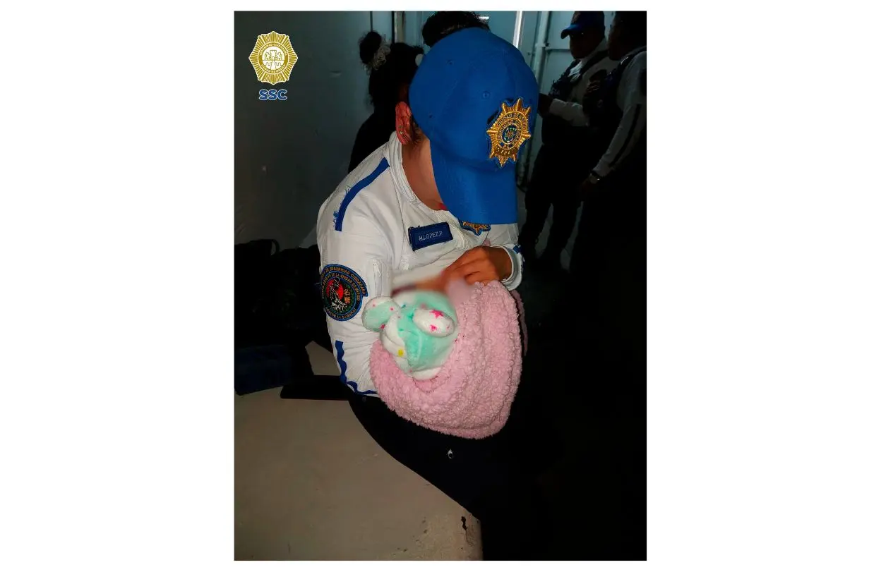 policía amamanta a recién nacida tras accidente en el metro
