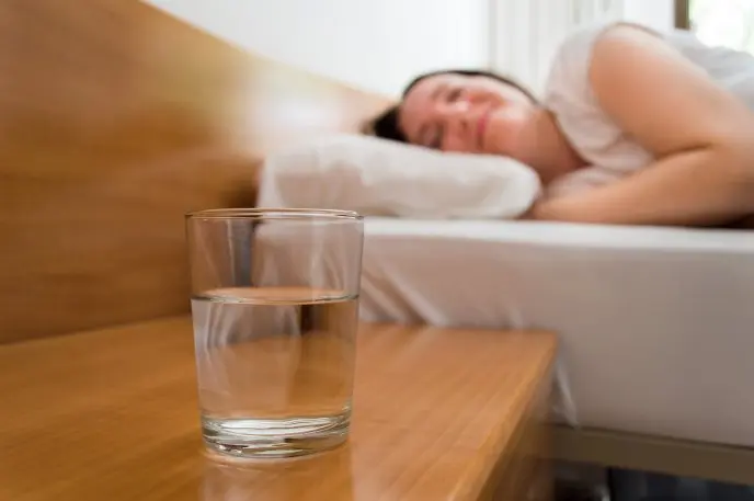Tomar agua antes de dormir
