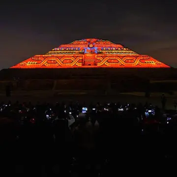 Luces en Teotihuacán