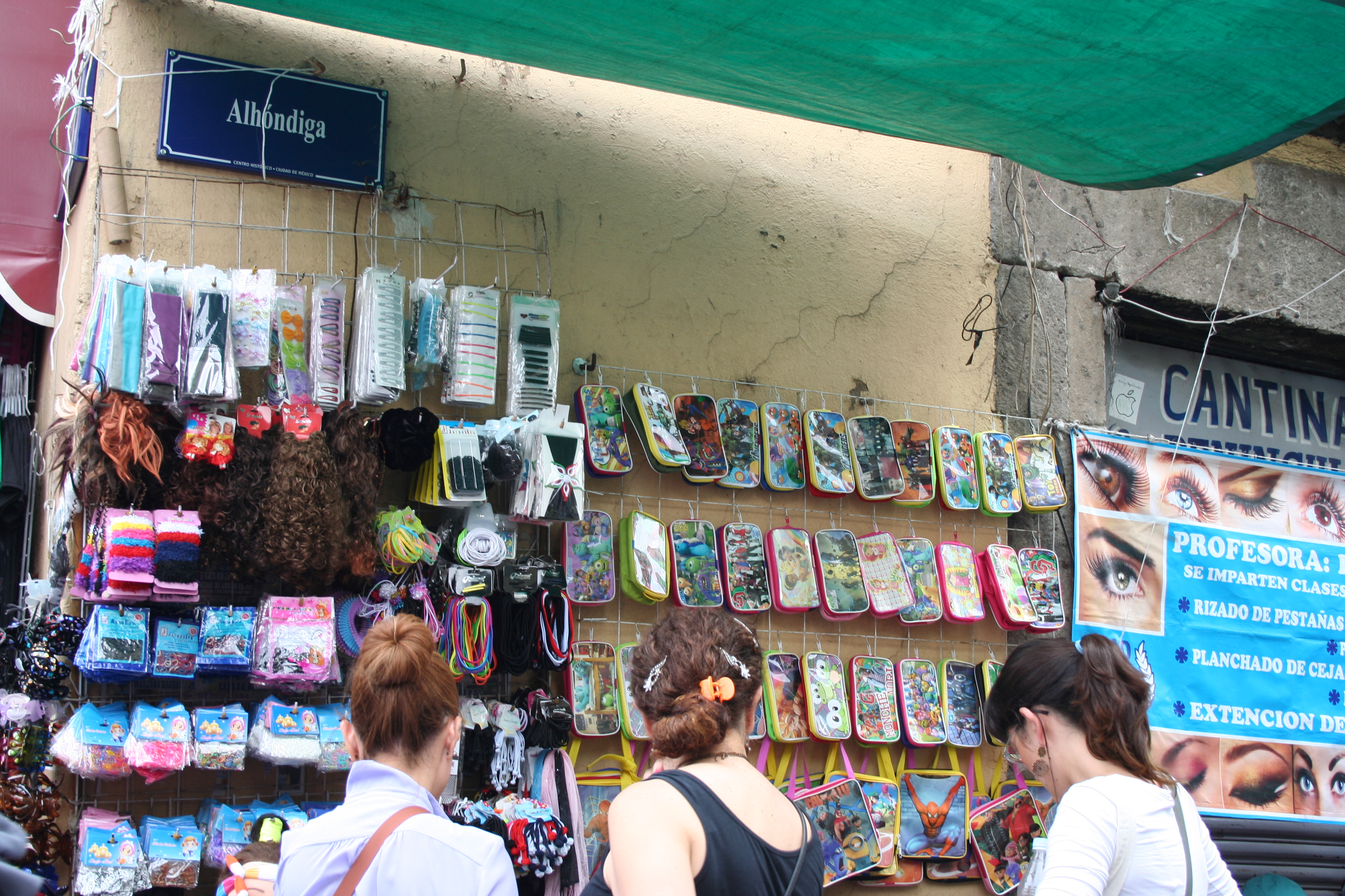 La calle del Centro Histórico de la Ciudad de México donde puedes comprar  productos de belleza | Me lo dijo Lola